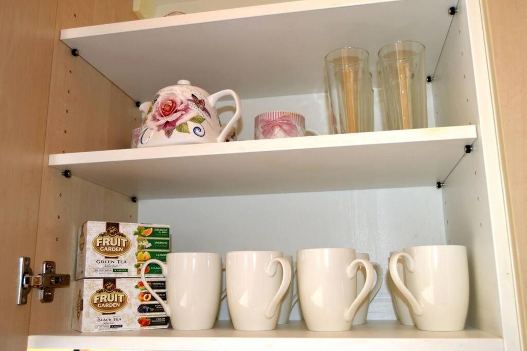 Spacious Old Town Family Peachy 2 Bedrooms Apartment, Nearby The Riga Presidential Castle Екстериор снимка