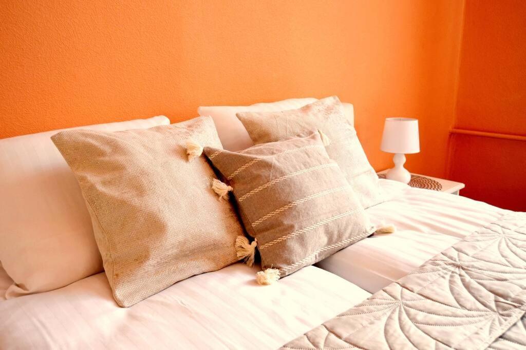 Spacious Old Town Family Peachy 2 Bedrooms Apartment, Nearby The Riga Presidential Castle Екстериор снимка