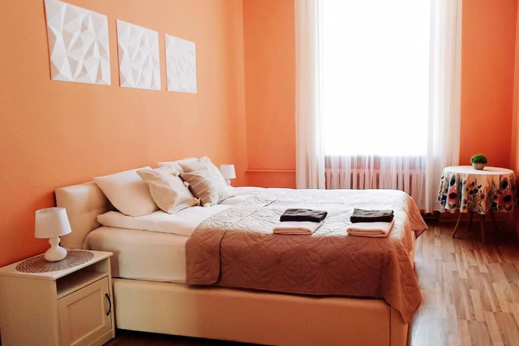 Spacious Old Town Family Peachy 2 Bedrooms Apartment, Nearby The Riga Presidential Castle Екстериор снимка