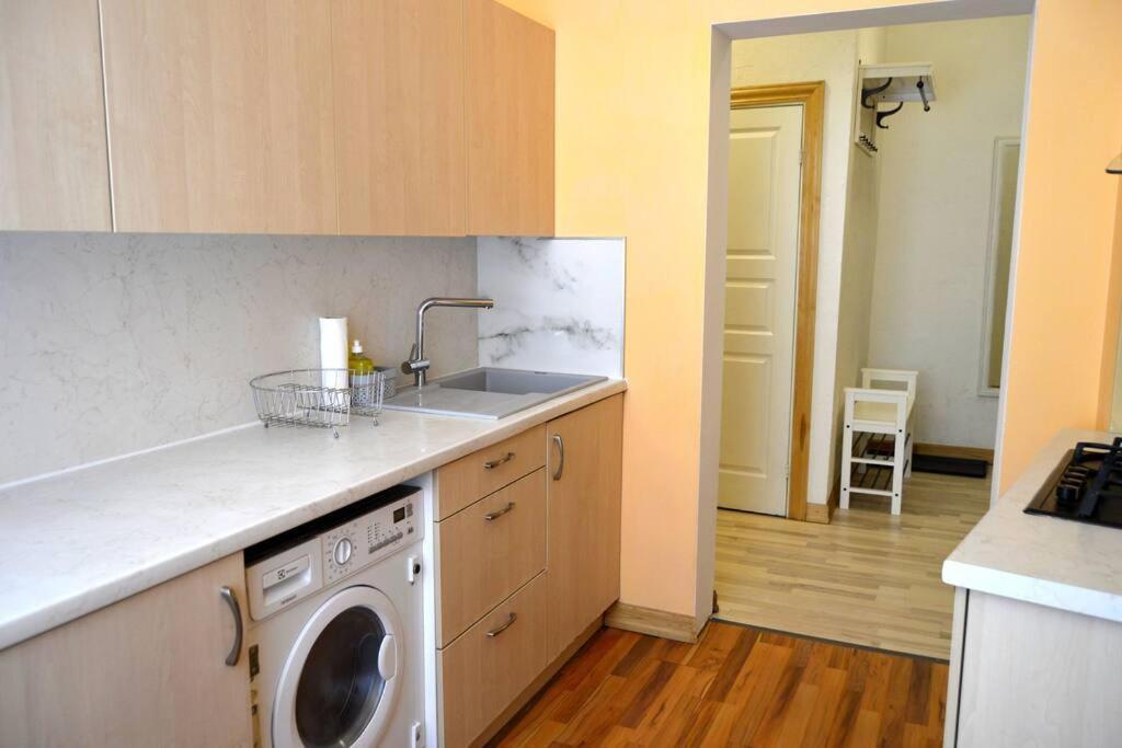 Spacious Old Town Family Peachy 2 Bedrooms Apartment, Nearby The Riga Presidential Castle Екстериор снимка
