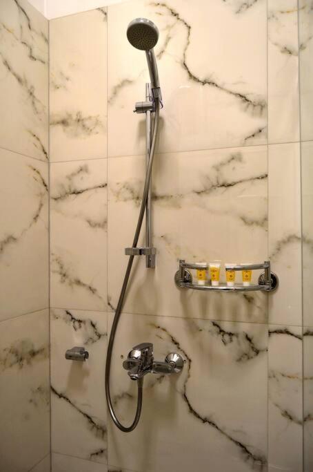 Spacious Old Town Family Peachy 2 Bedrooms Apartment, Nearby The Riga Presidential Castle Екстериор снимка