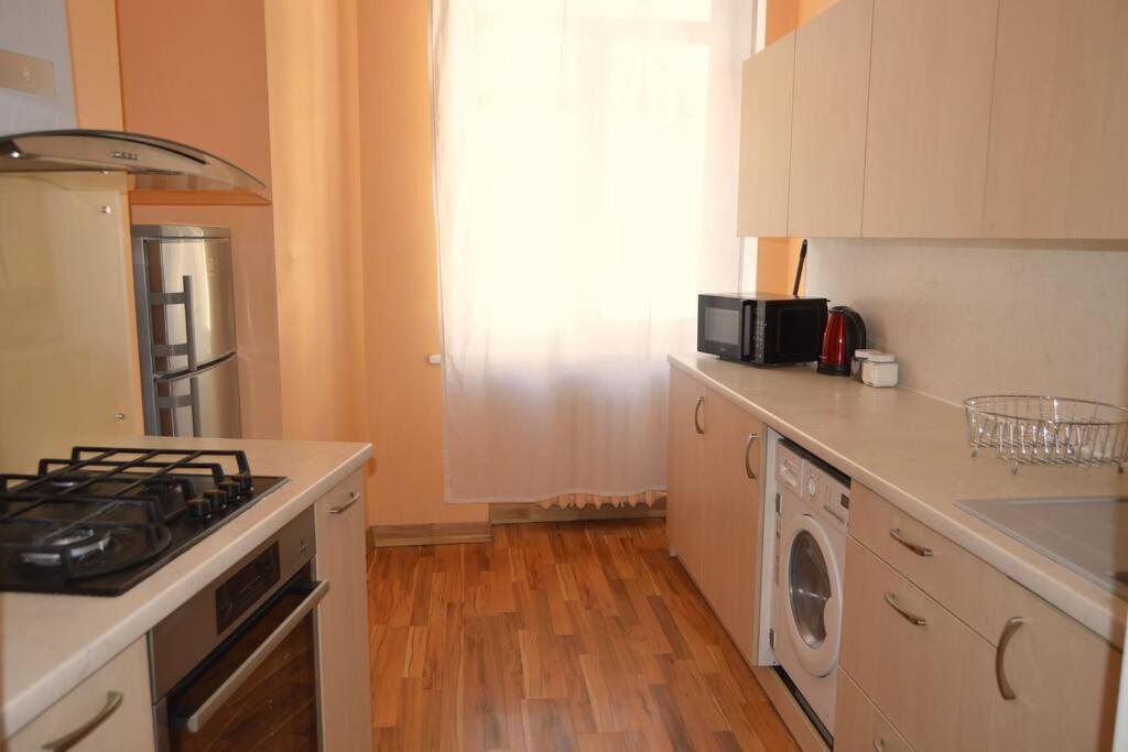 Spacious Old Town Family Peachy 2 Bedrooms Apartment, Nearby The Riga Presidential Castle Екстериор снимка