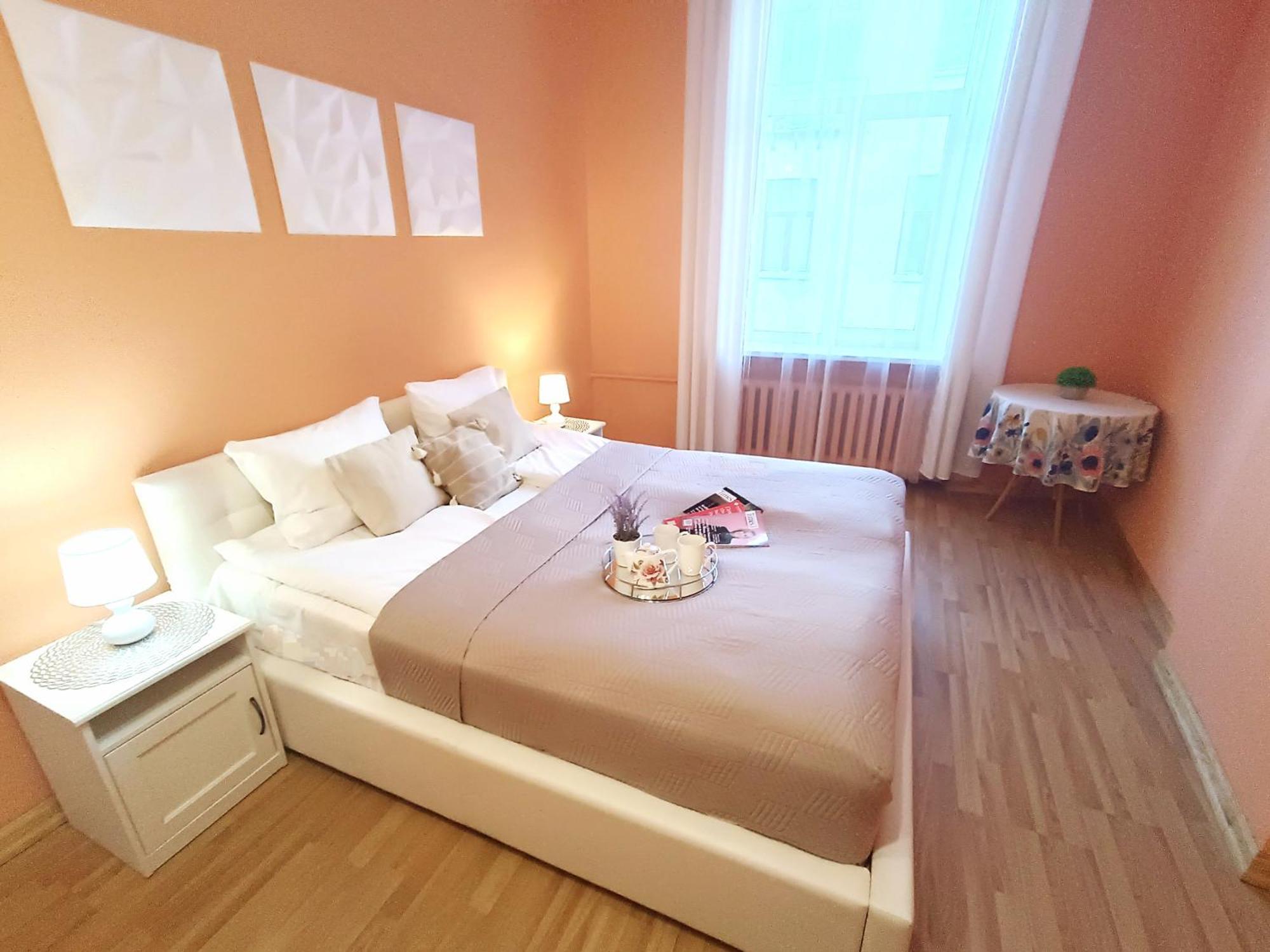 Spacious Old Town Family Peachy 2 Bedrooms Apartment, Nearby The Riga Presidential Castle Екстериор снимка