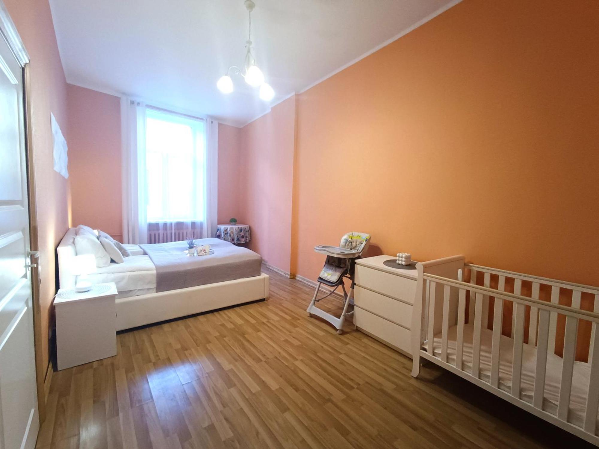 Spacious Old Town Family Peachy 2 Bedrooms Apartment, Nearby The Riga Presidential Castle Екстериор снимка