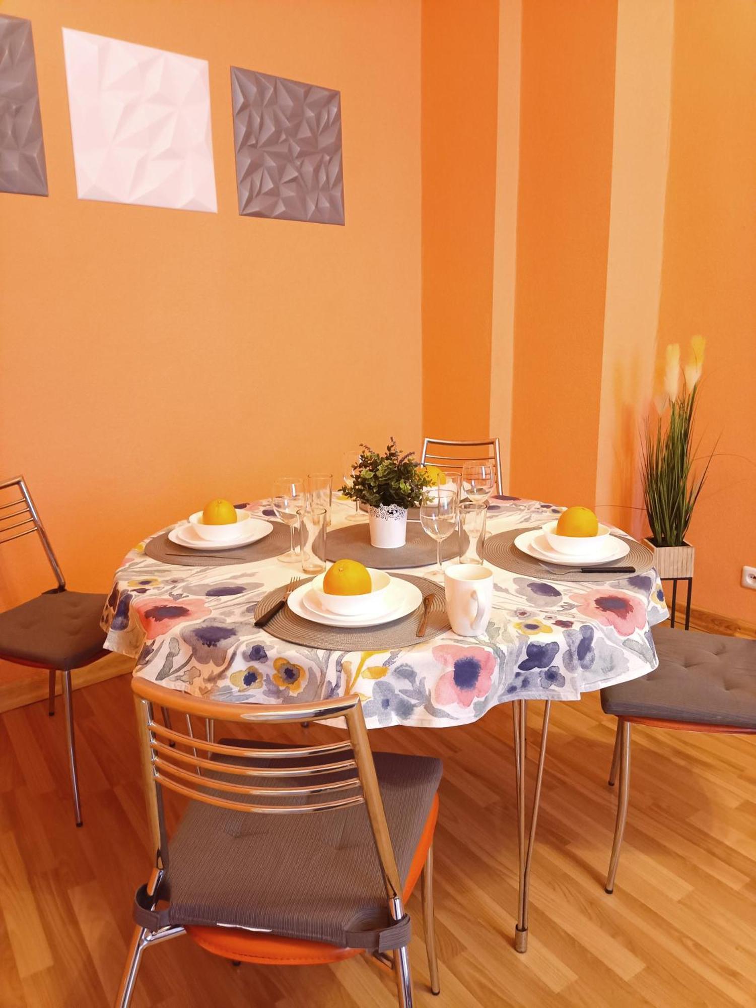 Spacious Old Town Family Peachy 2 Bedrooms Apartment, Nearby The Riga Presidential Castle Екстериор снимка