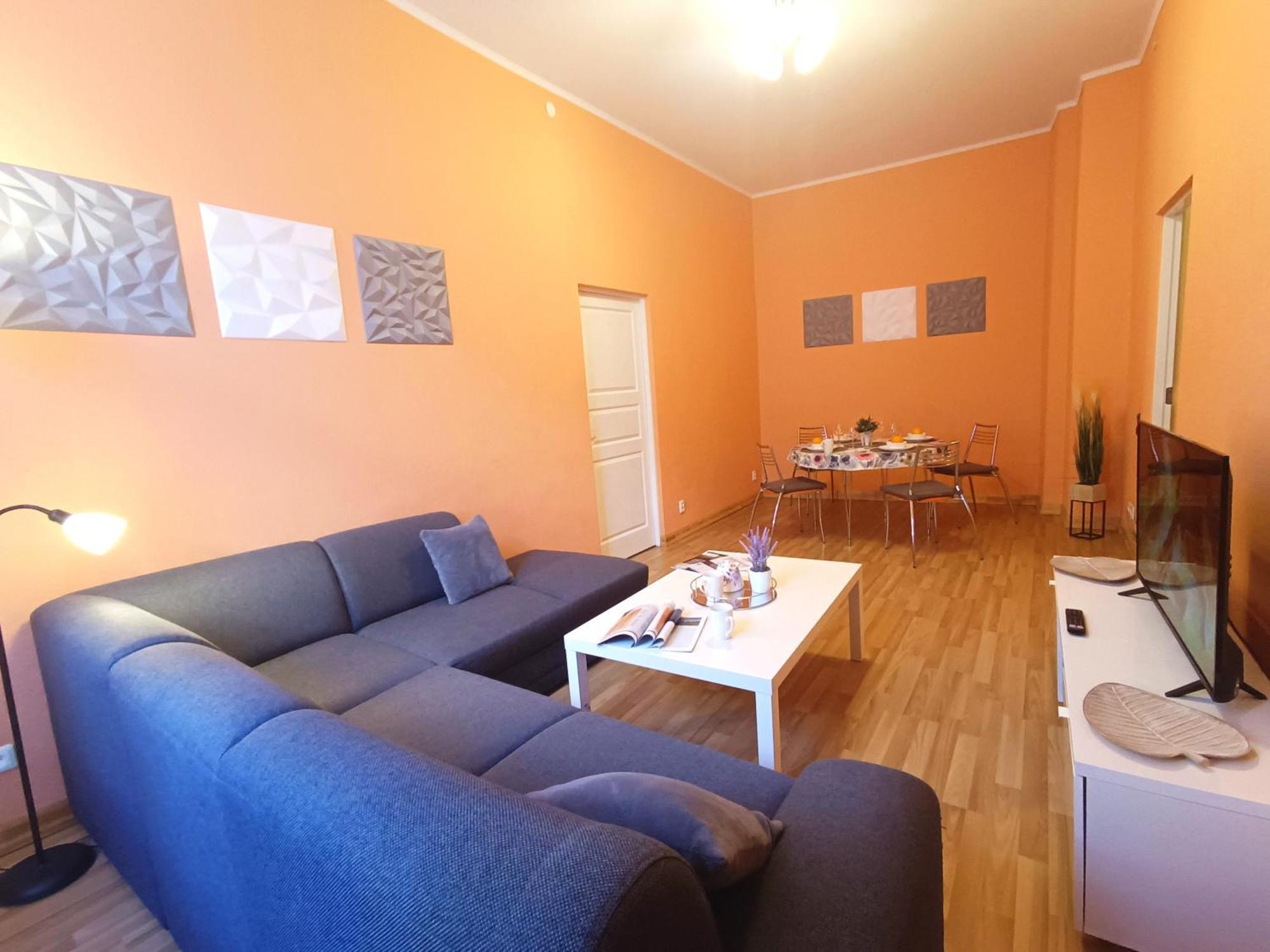 Spacious Old Town Family Peachy 2 Bedrooms Apartment, Nearby The Riga Presidential Castle Екстериор снимка